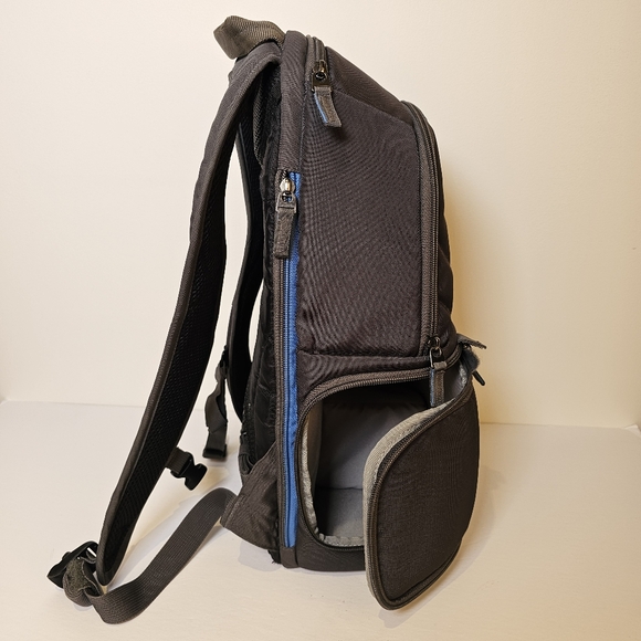 Case Logic grey small side access camera backpack - Picture 11 of 14